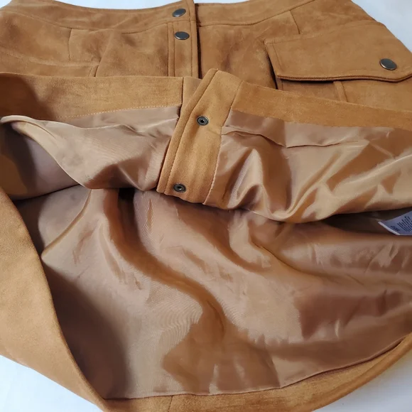 Joe Fresh Faux Suede Mini Skirt Camel Button Front Pocket Detail Size 8 - Picture 3 of 7